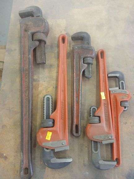 4 pipe wrenches image