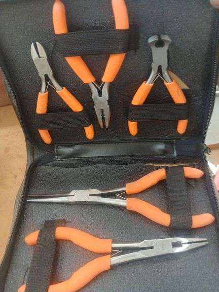 Set of pliers/cutters image