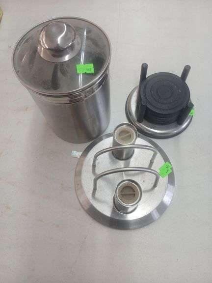 Coasters salf pepper shakers metal image