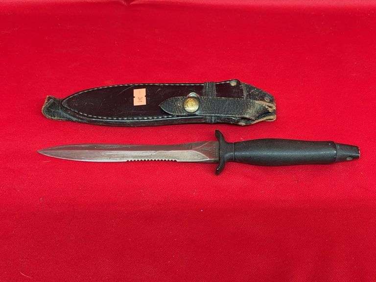 Gerber knife with sheath image