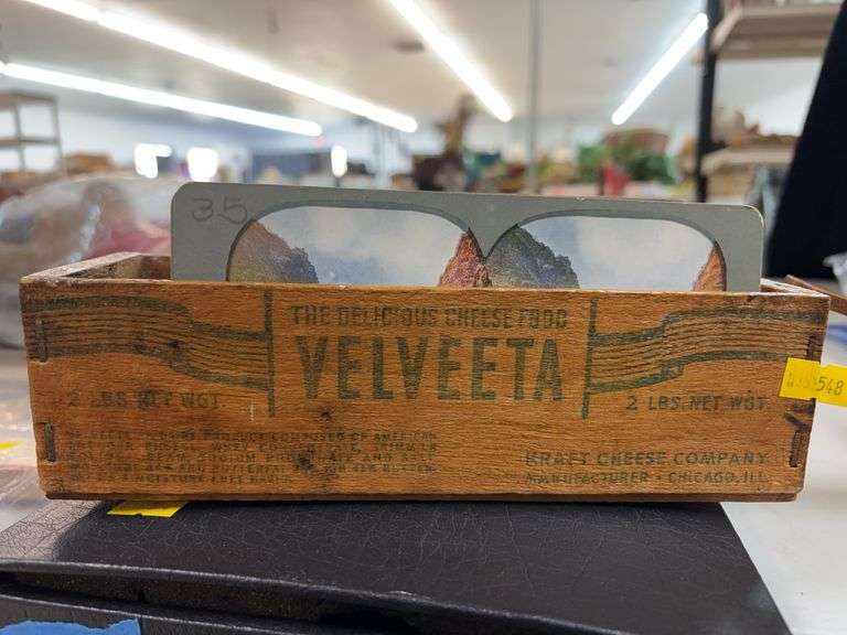 stereoscopic viewer cards and velvets box image