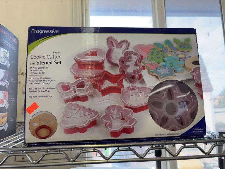 Cookie cutter and stencil set image