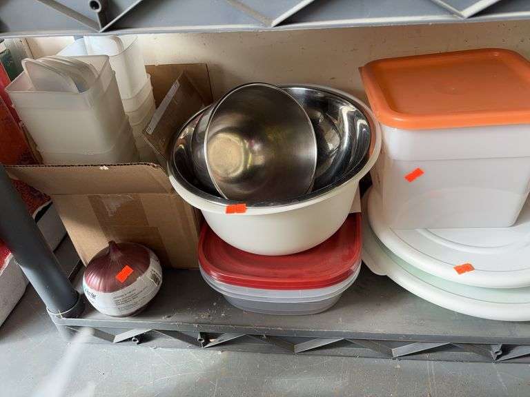 Miscellaneous kitchenware image