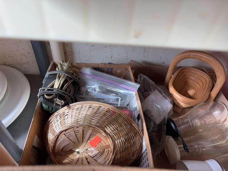 Miscellaneous kitchenware image