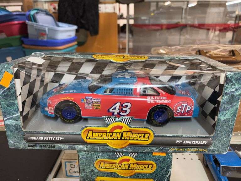 American Muscle Richard Petty STP die cast car image