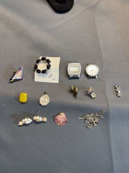 Miscellaneous jewelry pieces image