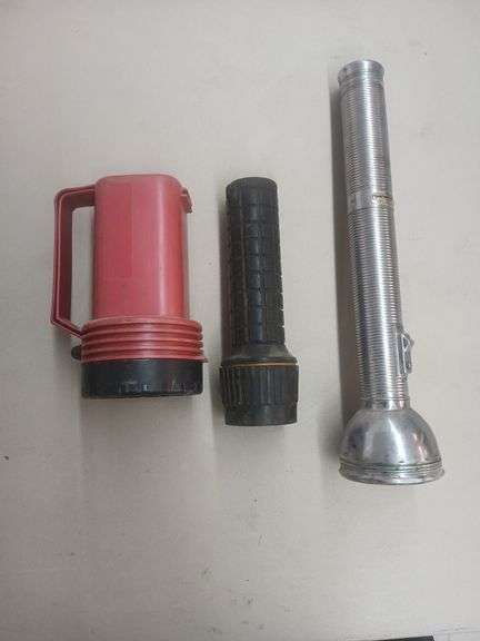 3 flashlights image