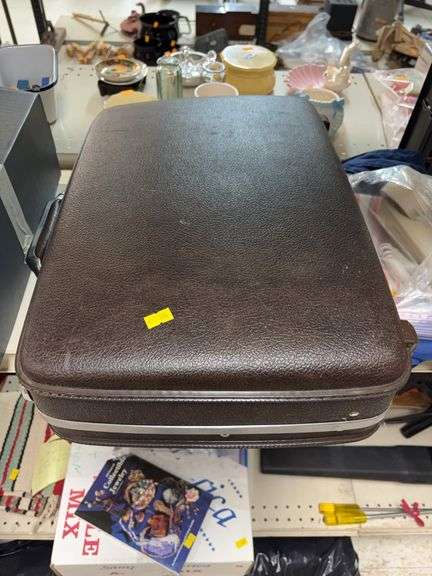 American Tourister briefcase image