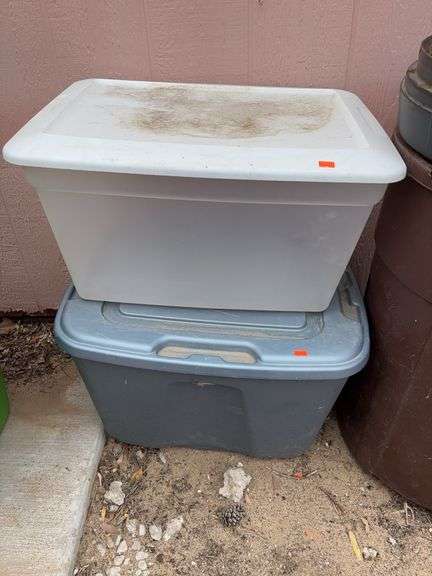 Two empty totes image