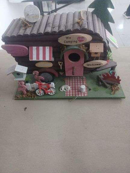 Wooden camper decoration image