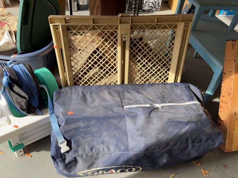 Baby seats playpen and gate image