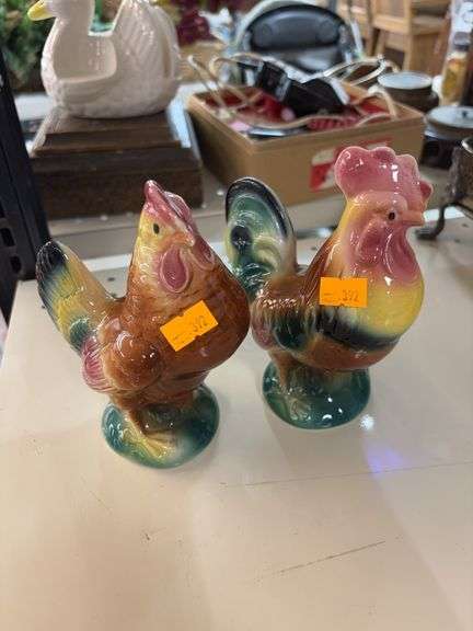 Ceramic rooster figurine image