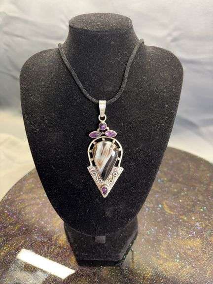 Silver necklace with agate stone and amethyst image