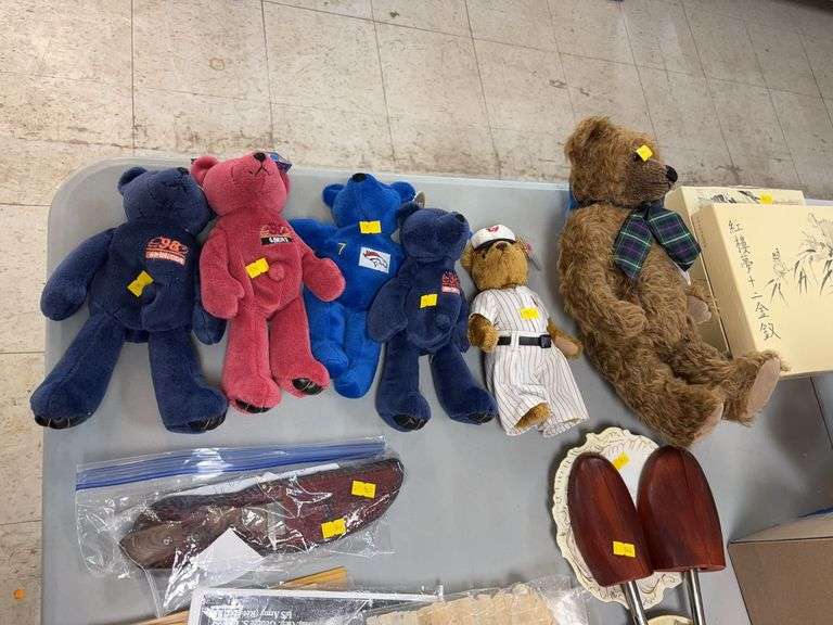 Miscellaneous stuffed bears image