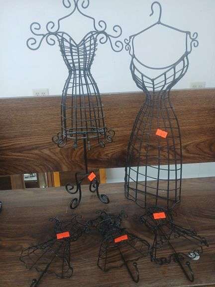 Metal dress decor image