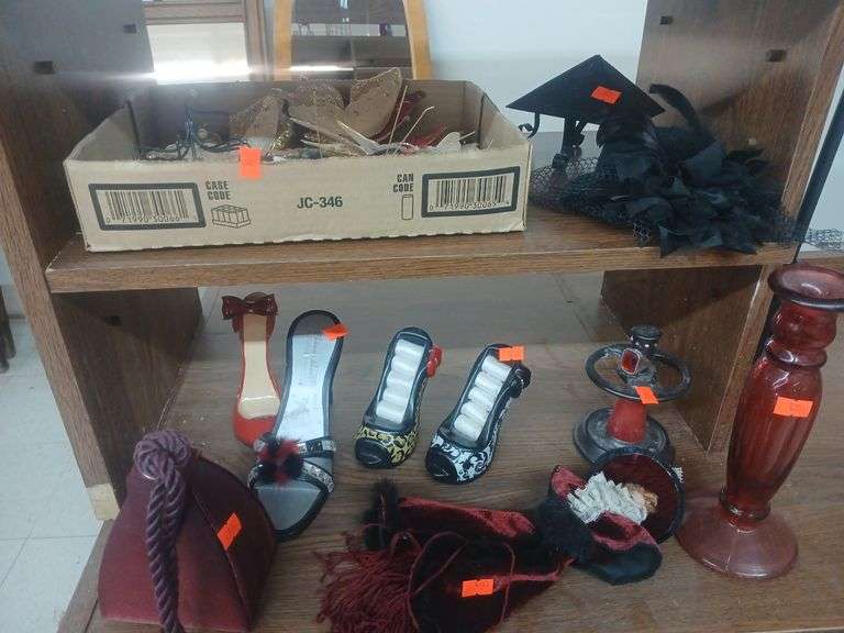 Butterflys/hat/other decor image