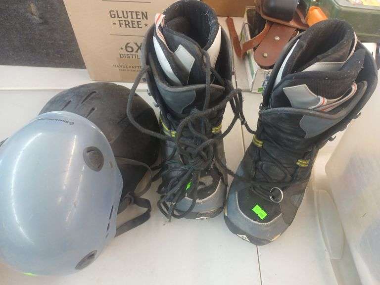 2 helmets/boots image