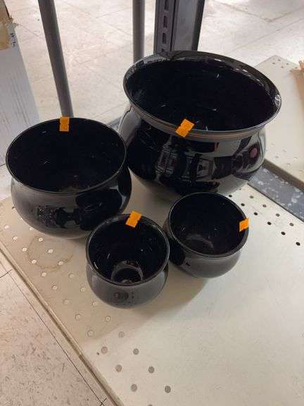 Black ceramic pots image