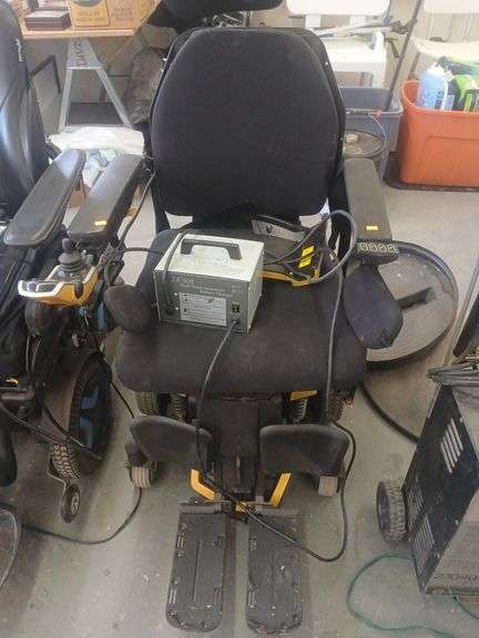 Q edge electric scooter image