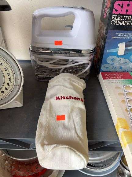 Cuisinart mixer and kitchen aid whisk image