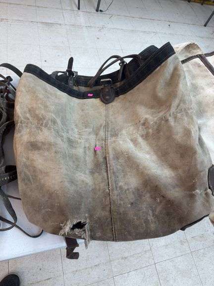 Set of panniers image