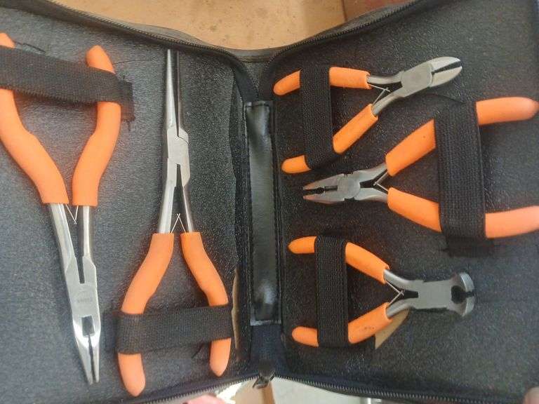 Set of pliers/cutters image