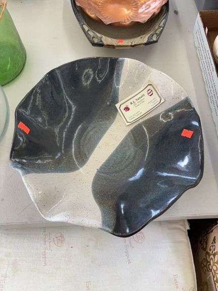 T Sanata clay bowl image