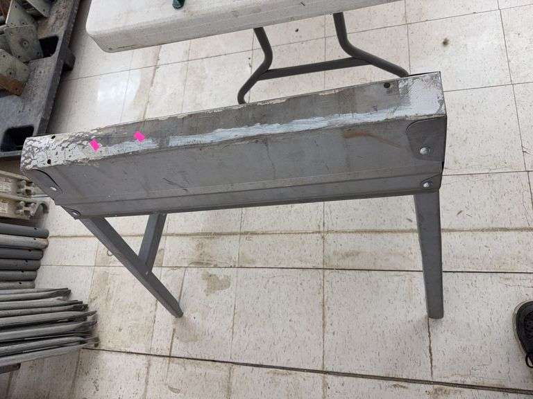 Foldable saw horse image