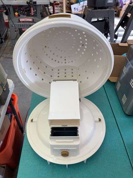 Golden hot 1400 bonnet hair dryer image