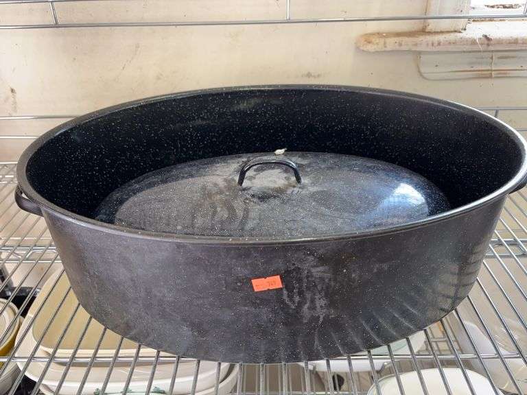 Roasting pan image