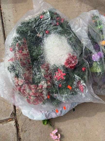 2 bags of Christmas wreaths image