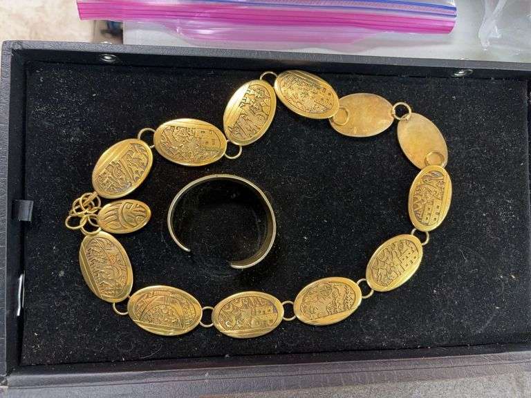 Gold tone gold necklace with cuff costume, jewelry image