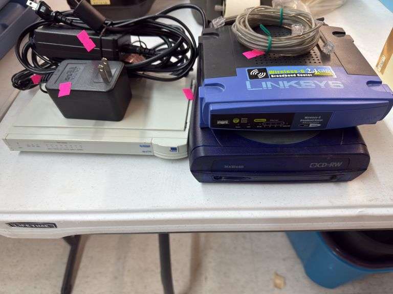 Router, CD-RW, port switch image