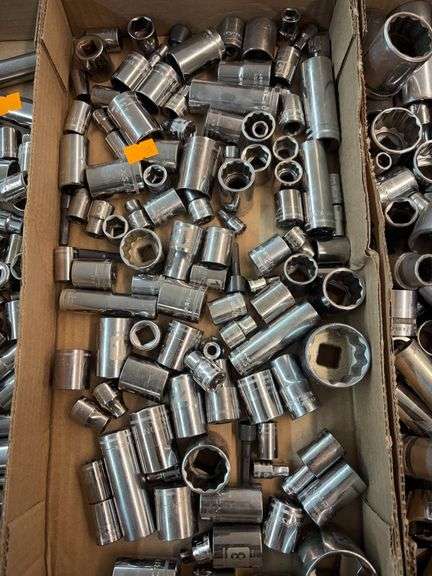 Flat of various size sockets image