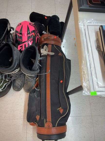 Golf bag with clubs image