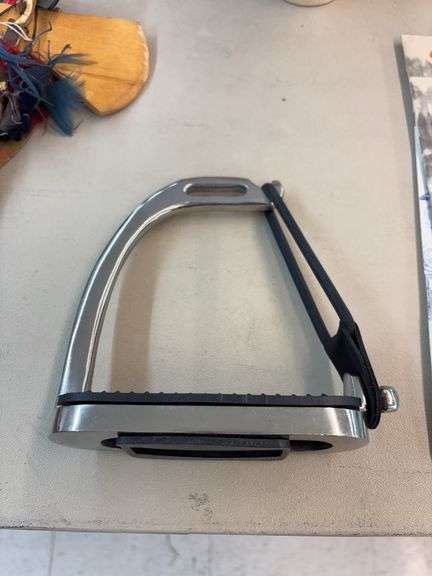 peacock safety stirrups image