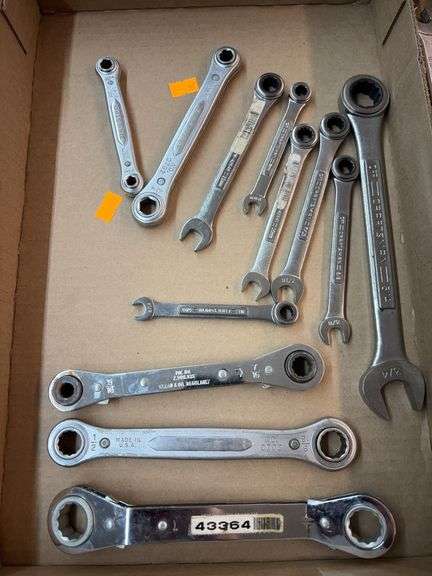 Flat of ratchet wrenches some duel end sizes in pictures image