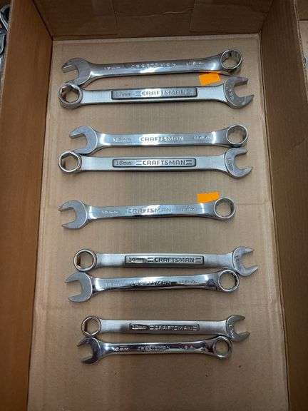 Flat of wrenches sizes in description image