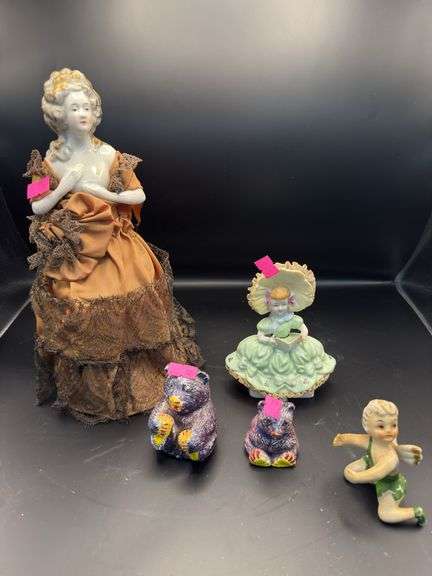 Porcelain figures image