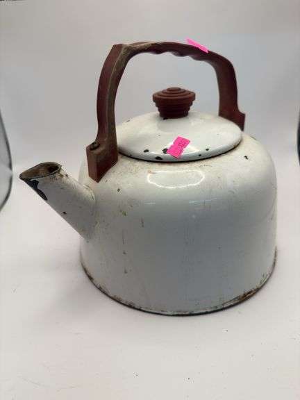 Enamel tea pot/kettle image