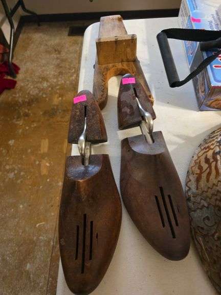 Shoe Horns image