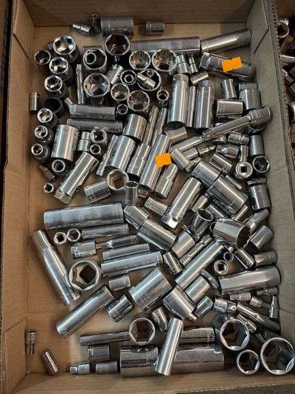 Flat of various size sockets image