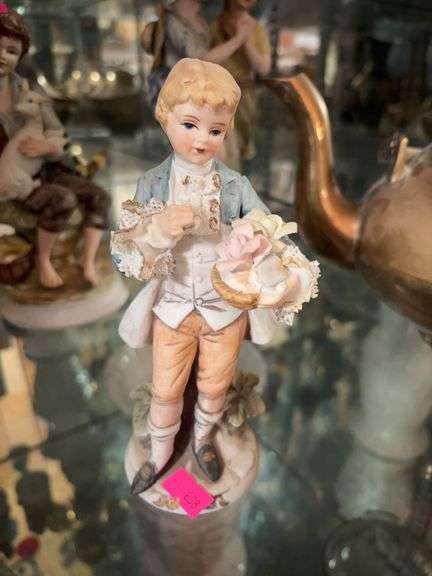 porcelain figurine image
