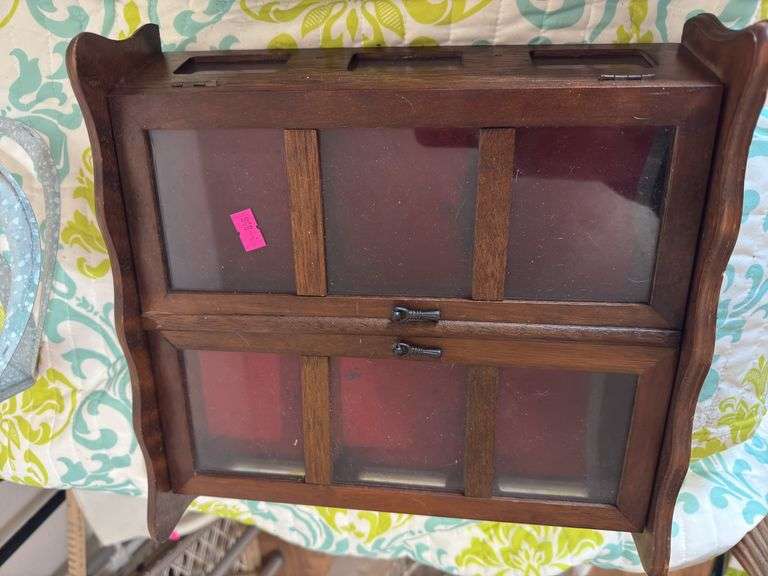 Jewelry display cabinet image