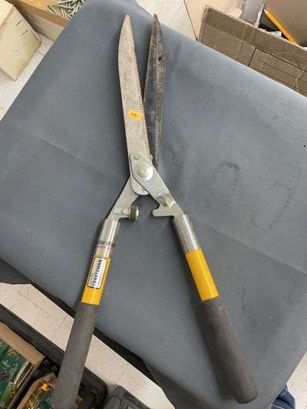 Craftsman hedge shears image