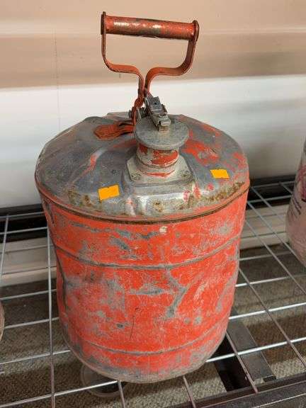 5 gallon metal Gas cans image