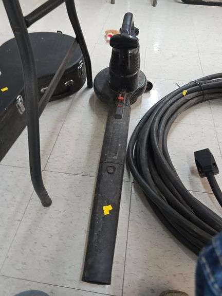 Black decker electric blower. image