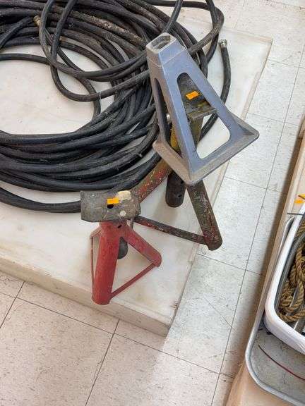 3 Jack Stands image