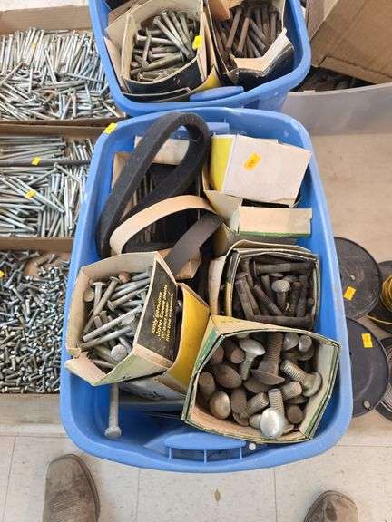 Tub of John Deere Bolts image