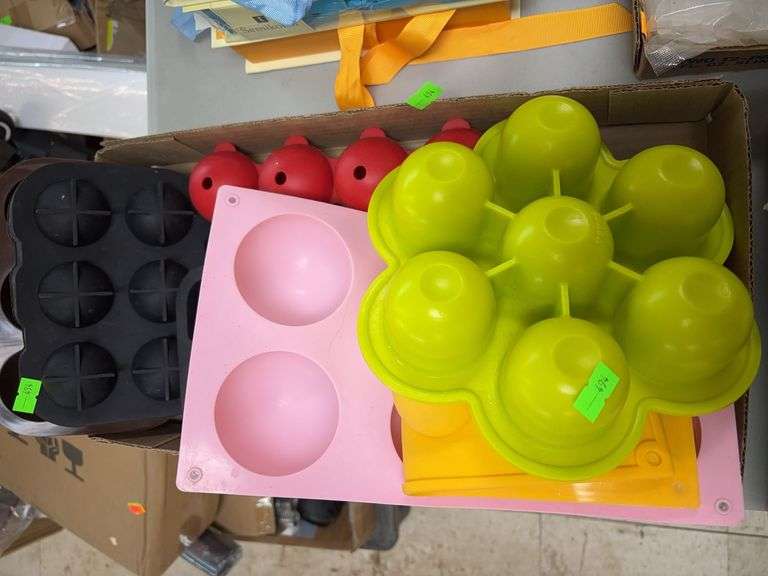 Box of silicone molds image